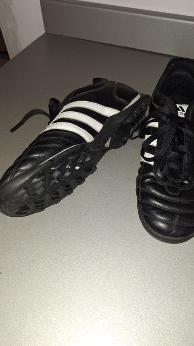 Adidas Questra- model USA-marime 9.5/43 -ghete fotbal ptr.teren sintet