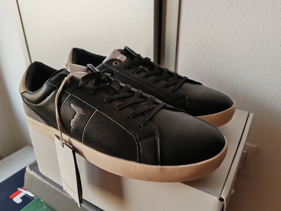 Vind adidași Trusardi din piele eleganti