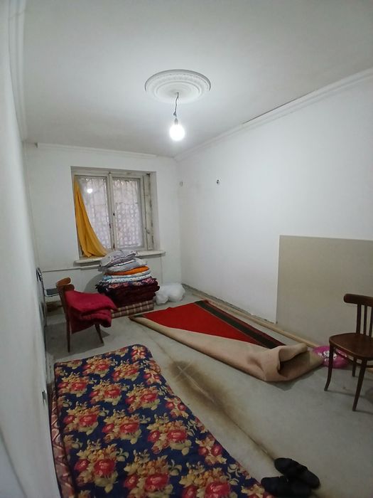 Uy sotiladi srochni 3 xonali 1 etaj