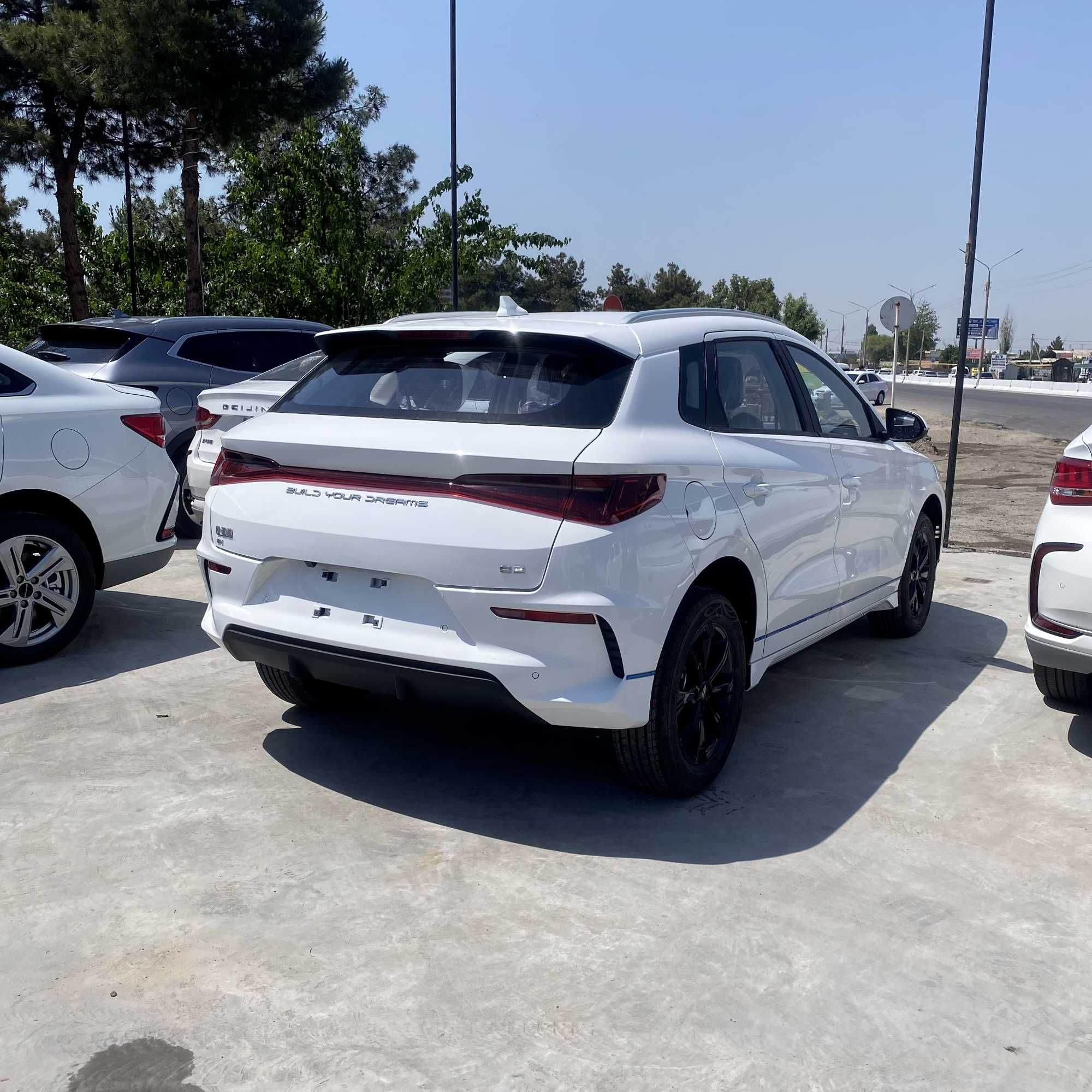 BYD e2 elecktromobili