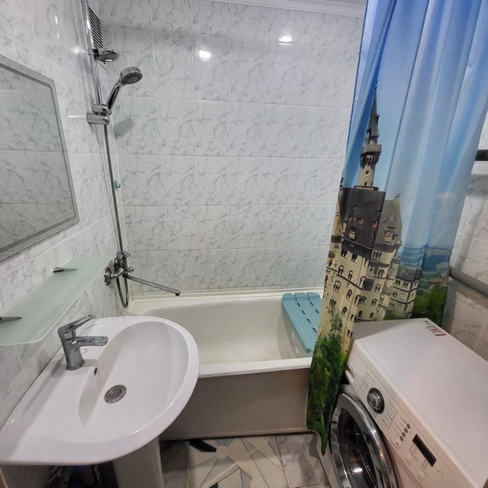 Продам трехкомнатную квартиру в районе Зиг-заг