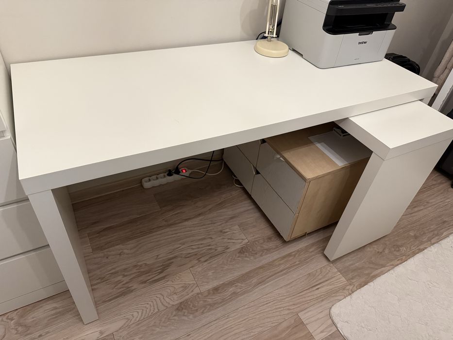 Бюро IKEA MALM с подвижен плот - ляв/десен - 160х65см, бяло