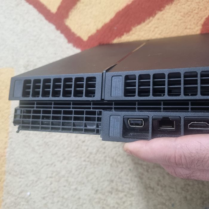 Consola ps4 pentru piese