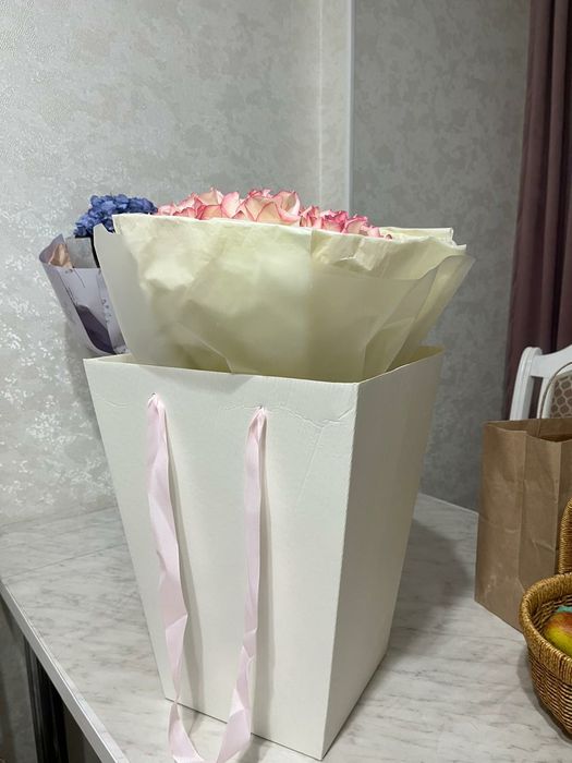 Розовые розы свежие
