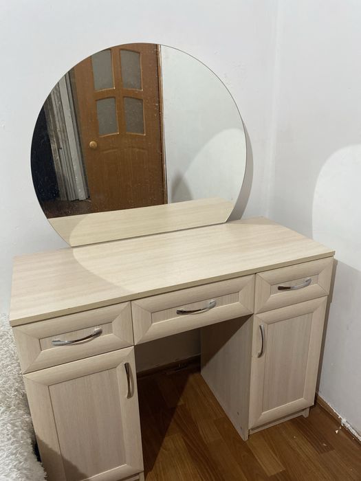 Комод с зеркалом