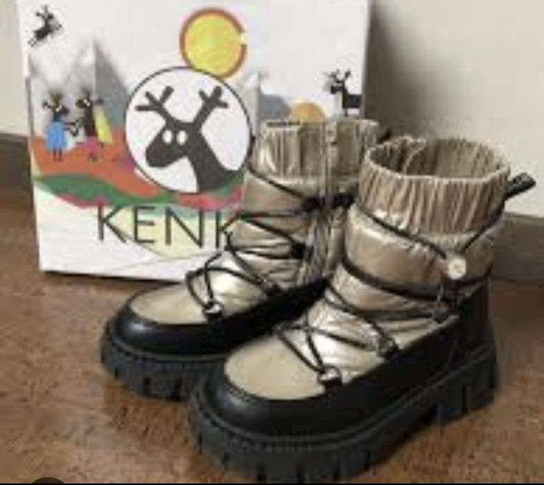 Продам детскую обувь и куртку.