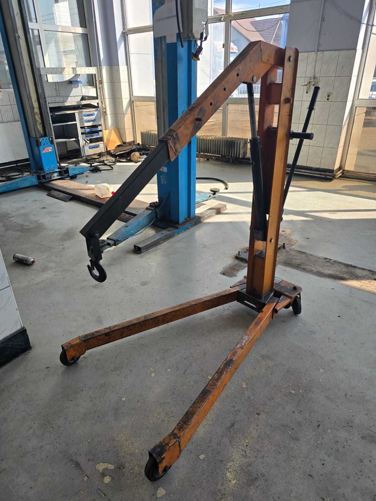 Macara Tip Girafă Hidraulică cu Capacitate de Ridicare 500 kg