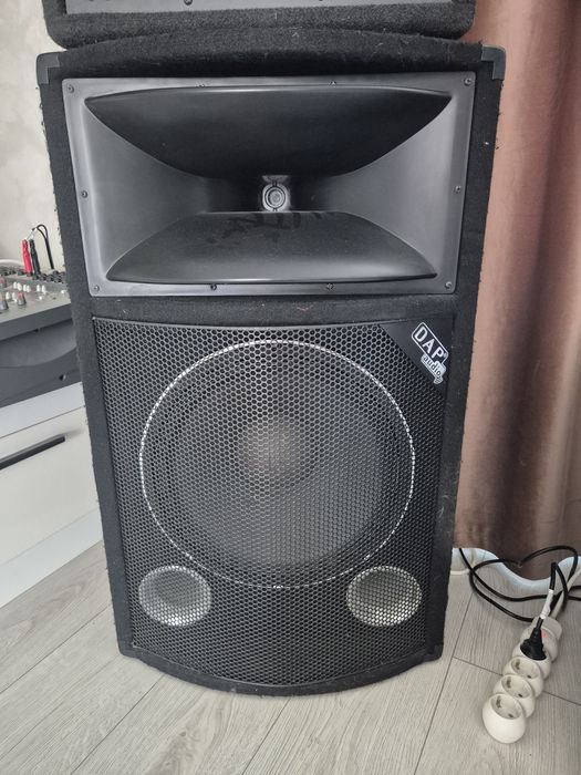 Boxe 250W, doua cai, difuzoare 15”, marca spaniola.