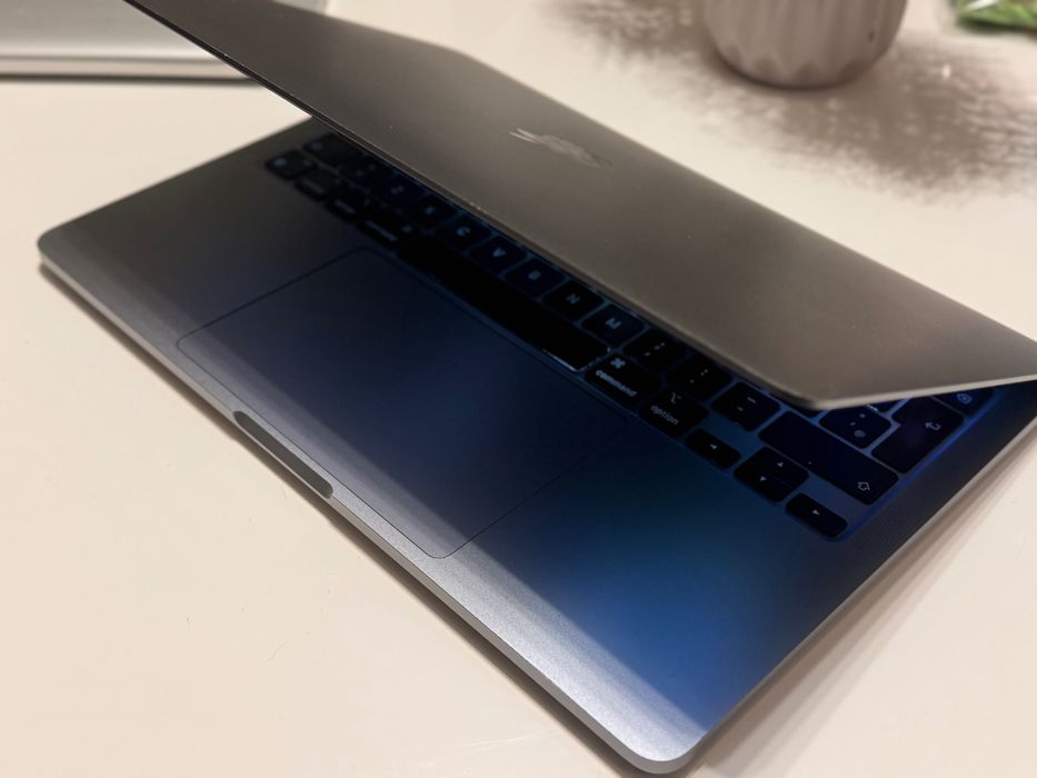 MacBook Pro M2 2022 256GB / CPU
MacBook Pro M2 2022 / 8GB/256 SSD