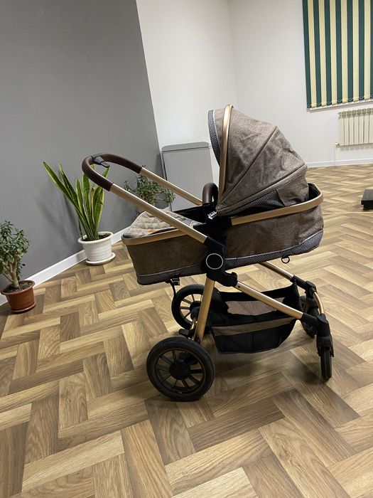 Продам коляску  3 в 1 срочно