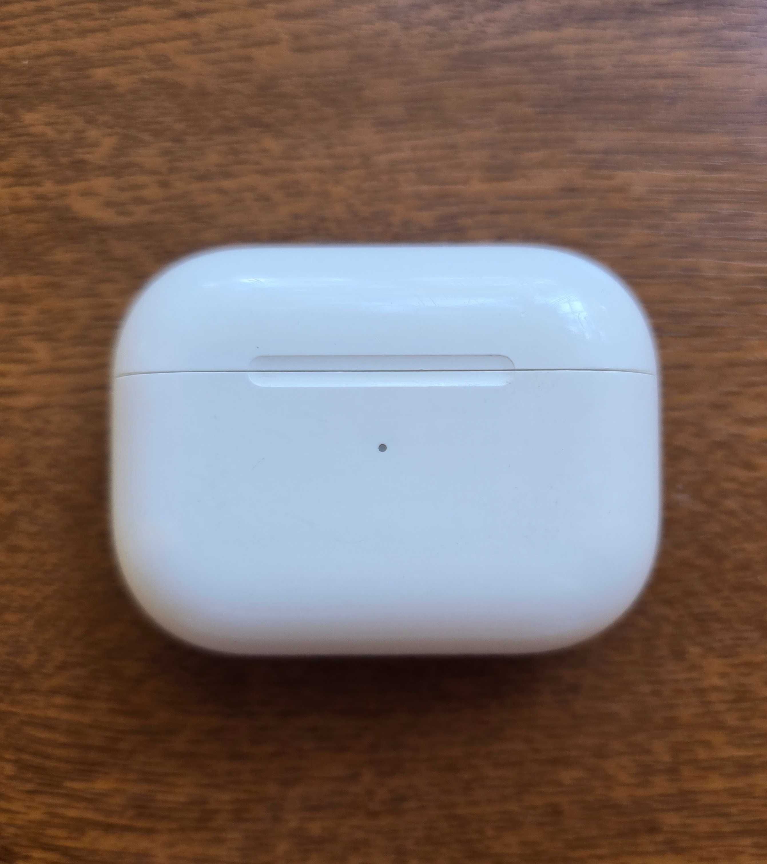 Продам кейс Airpods Pro 1 (A2190) и не работающий правый наушник