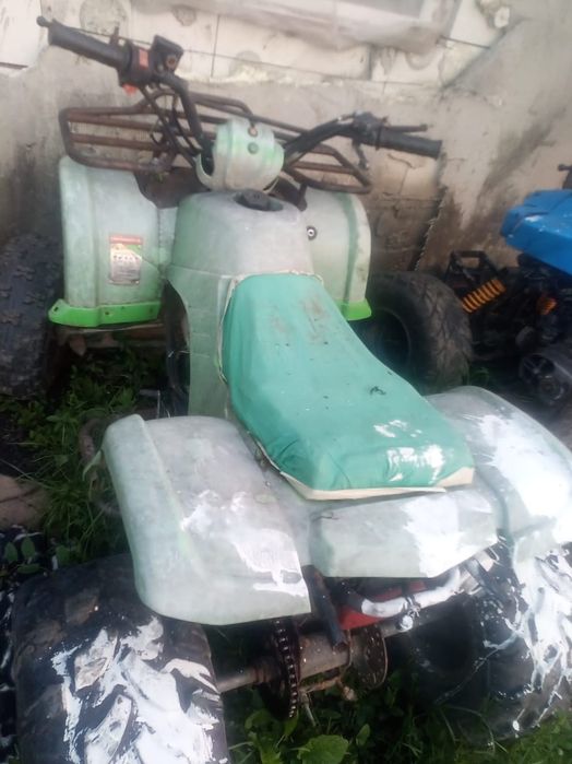 Vand 2 atv-uri pentru reparat sau pentru piese