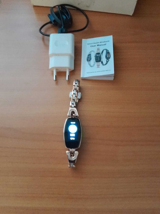 Ceas nou smart watch YXJ F18 de damă cu încărcător și manual