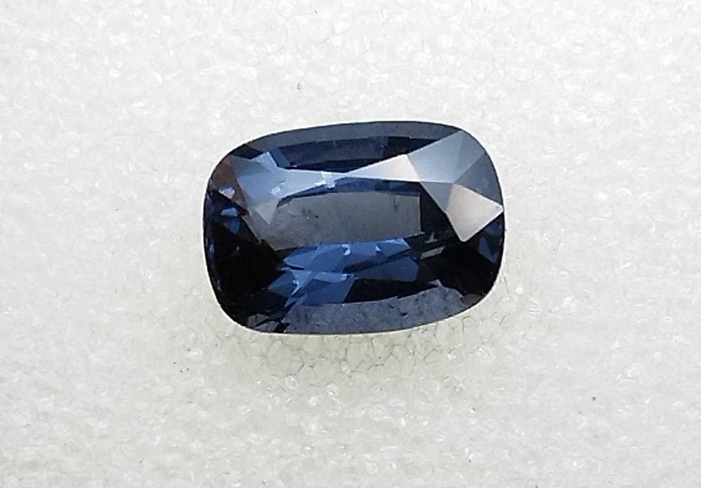 Рядък цвят шпинел 2.20кт! GIA сертификат! НОВ!