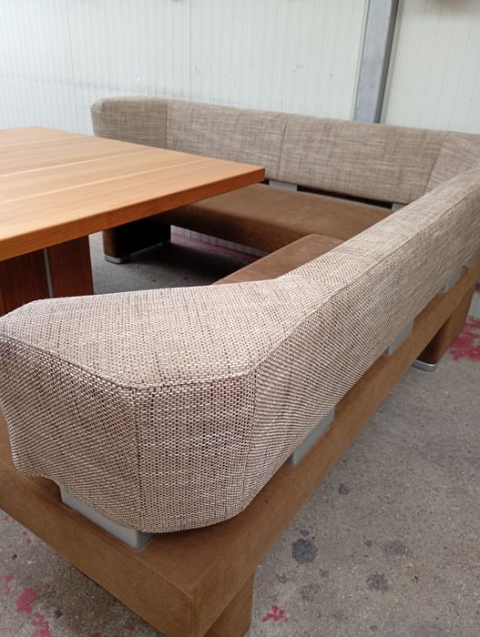 Colțar cu masă, taburet și 2 scaune