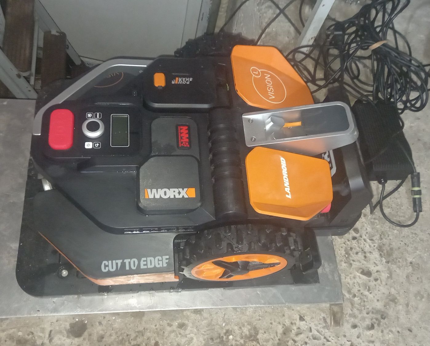 Robot profesional de tuns gazonul