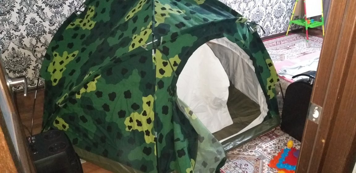 Палатка качественная новая с утеплителем на 3 человека