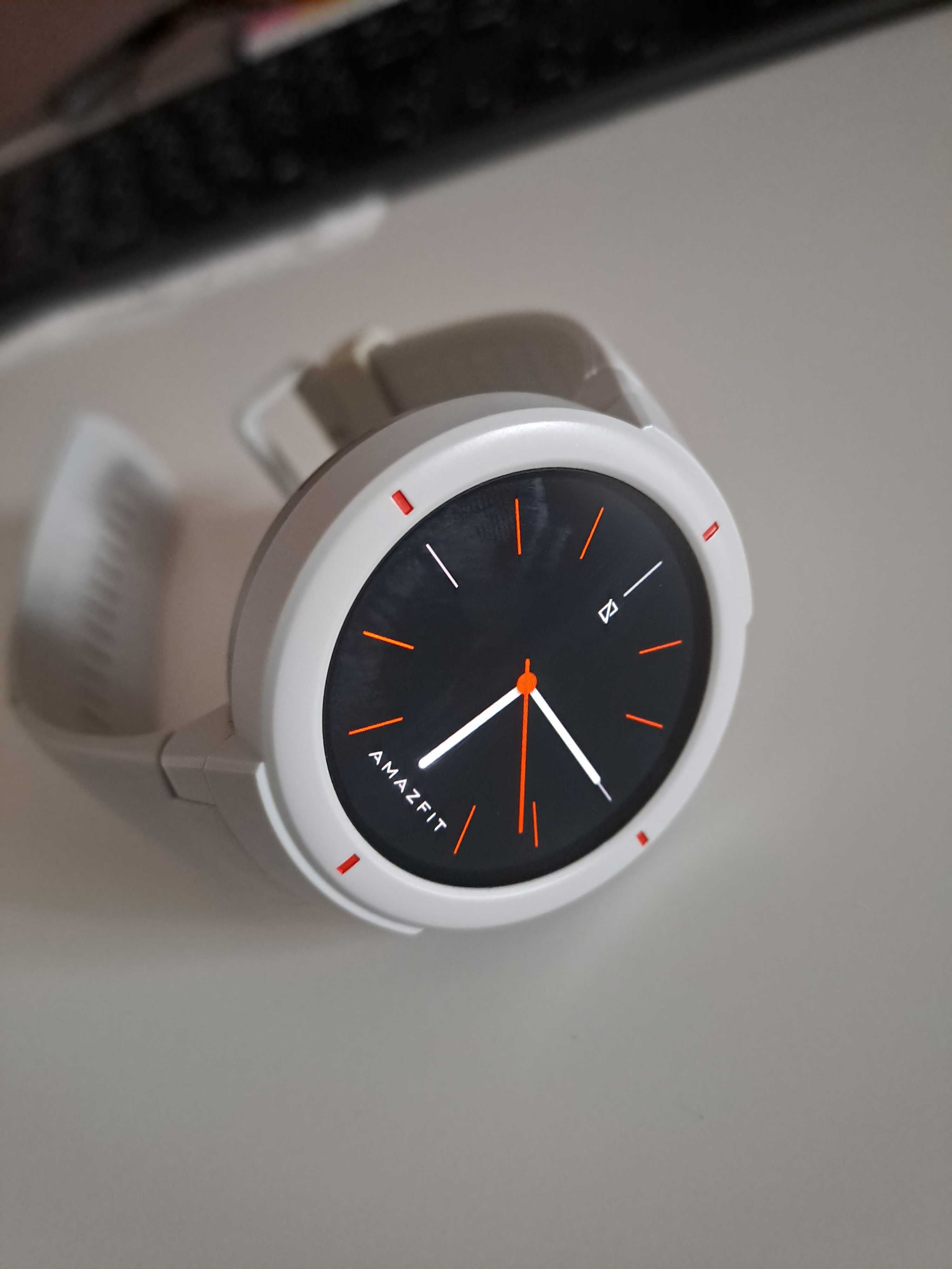 Смарт часовник Amazfit Verge