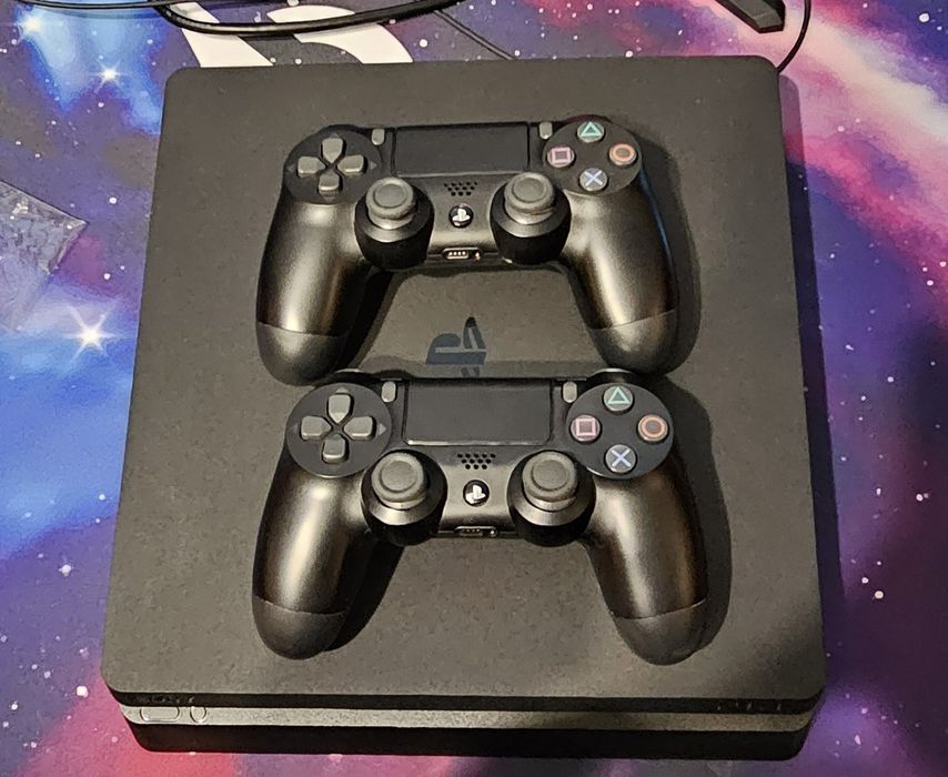 Vand PS4 +4 jocuri incluse