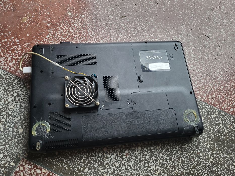 Laptop Compaq pentru piese