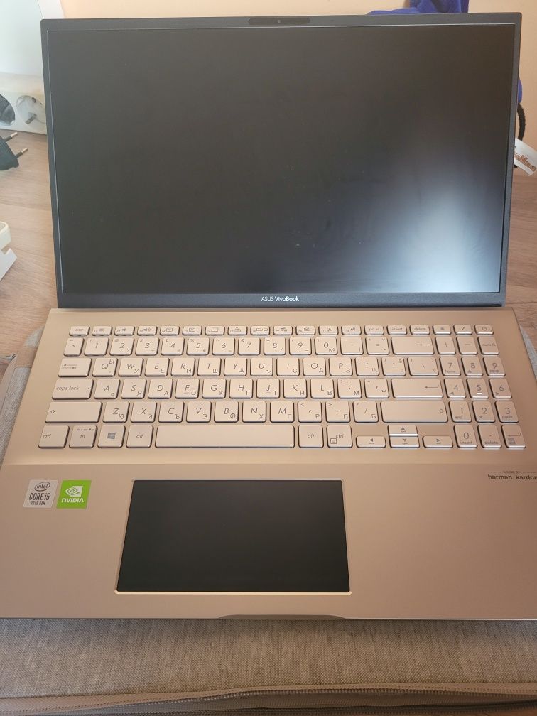 Лаптоп ASUS  i5 vivobook S15