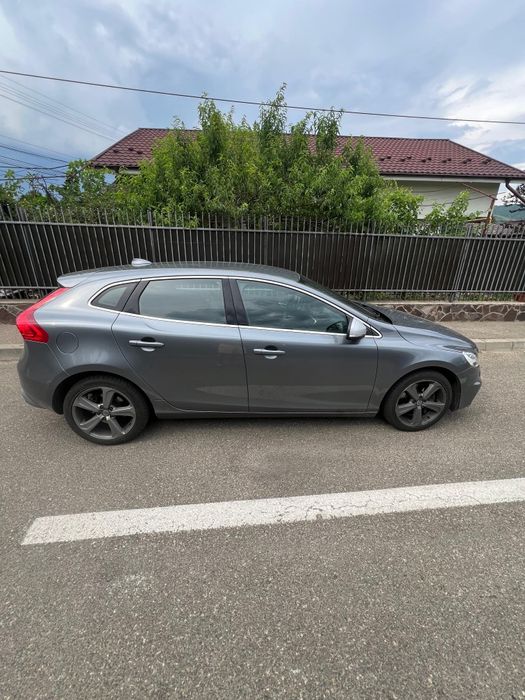 Volvo V40 R design