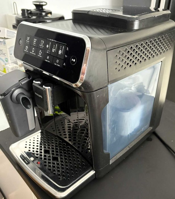 Espressor automat PHILIPS Seria 3200 LatteGo EP3241/50