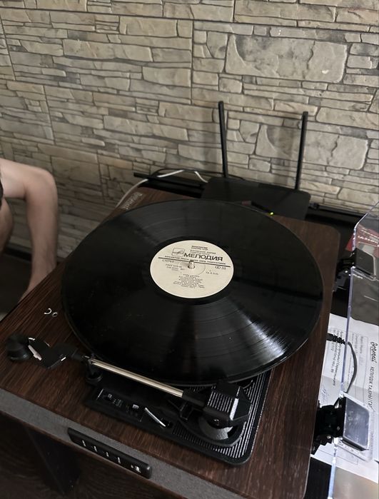 Виниловый проигрыватель «Верный» Wood из настоящего дерева