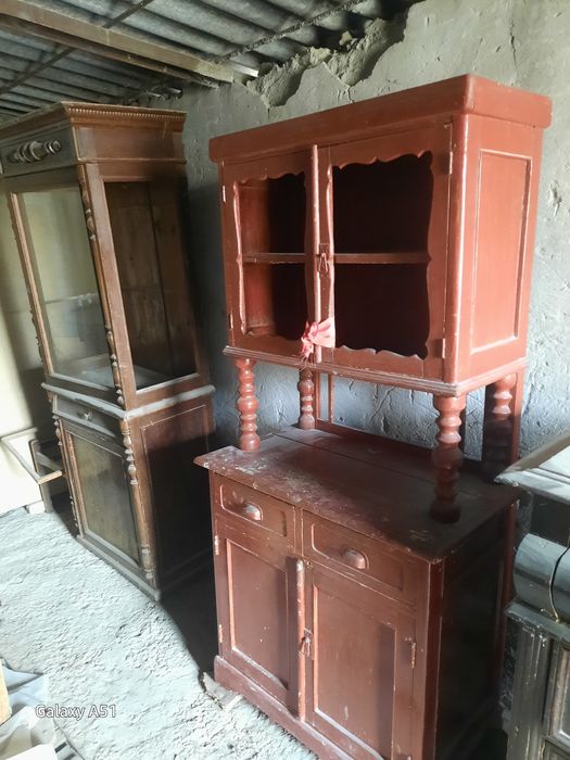 Продам  шкаф и антикварную мебель.