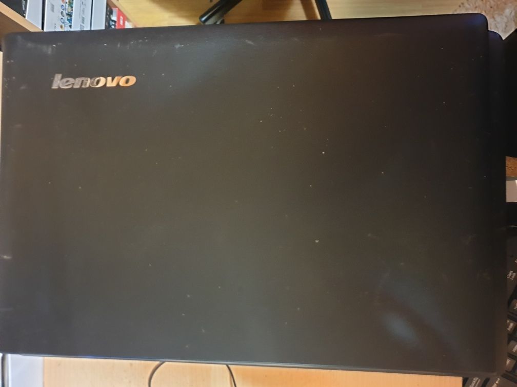 Laptop lenovo cu 4 giga ram hdd 1000 giga