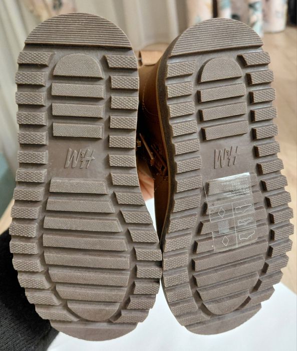 Ghete fetite H&M-  noi cu eticheta