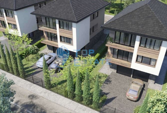 Продава се Къща в Велико Търново, Център - 310 кв.м за 1600 €/кв.м - Снимка #1