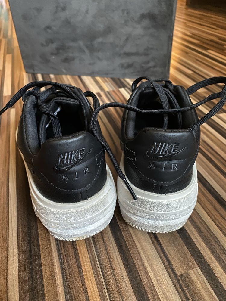 Nike Air Force 1  37.5