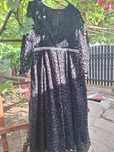 Vând rochie de culoare neagra