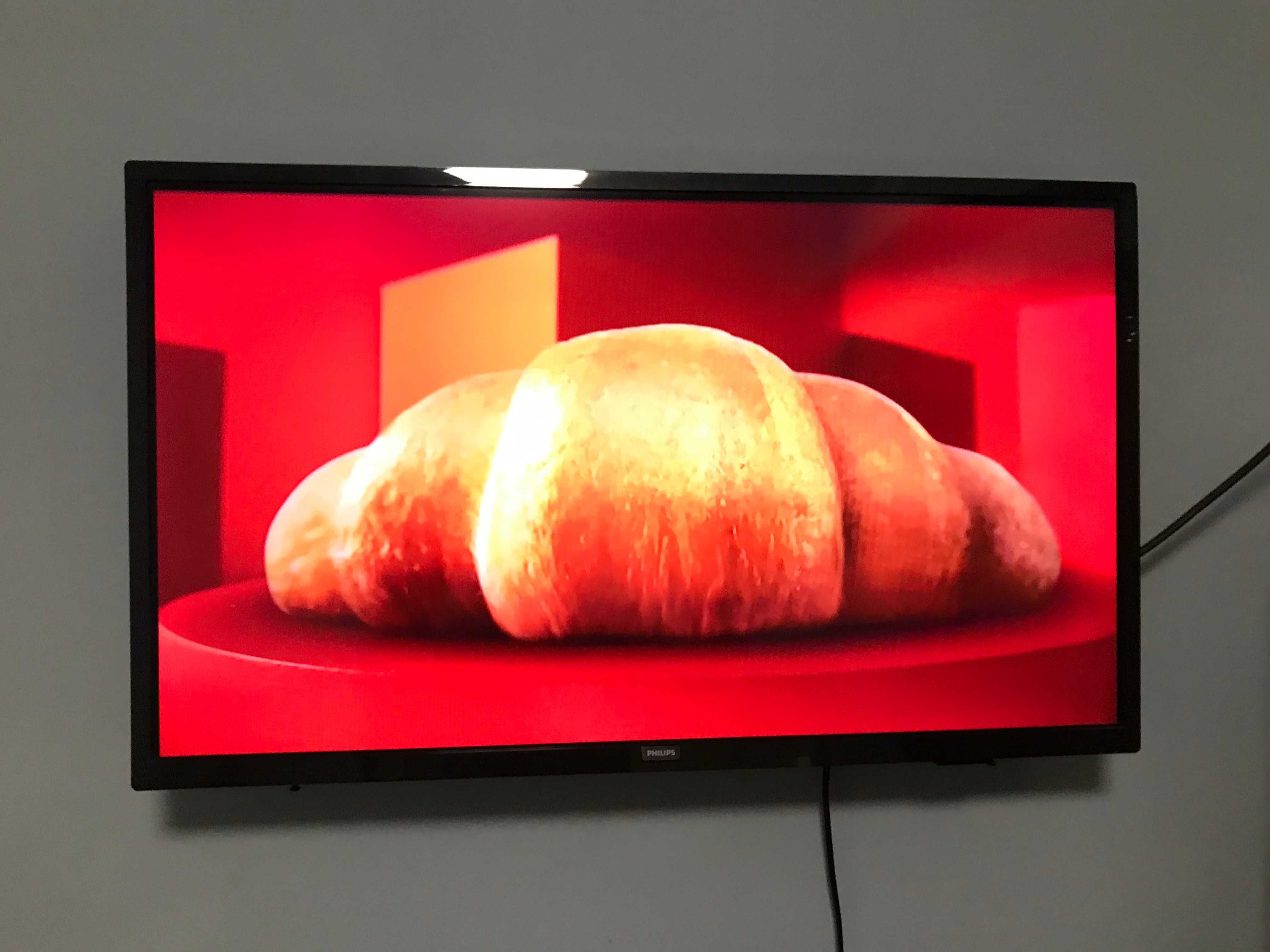 Телевизор PHILIPS 32 инча" Не е СМАРТ