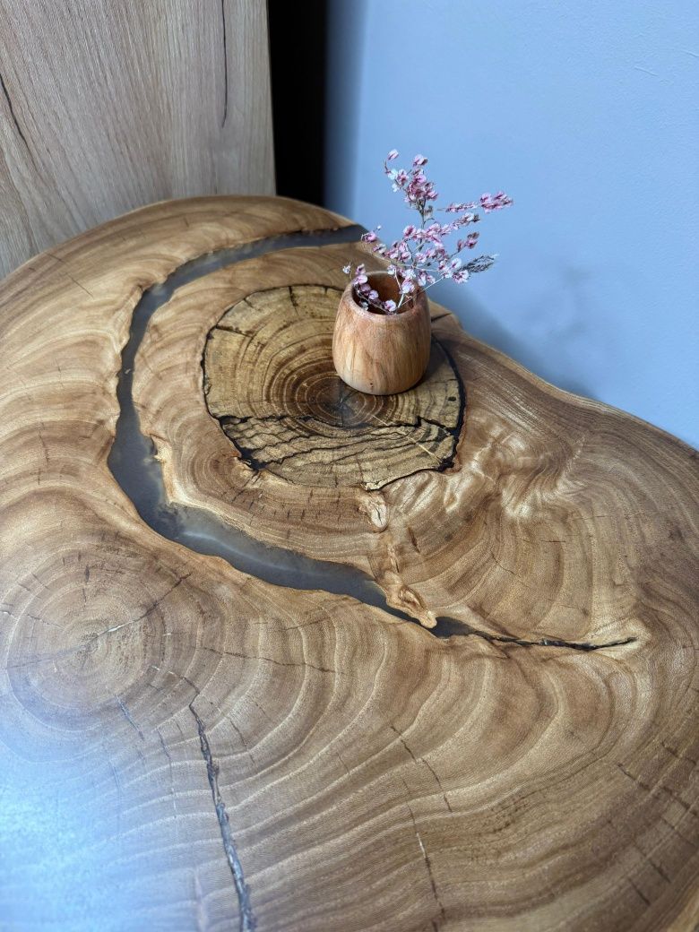 Кофейный столик из натурального дерева