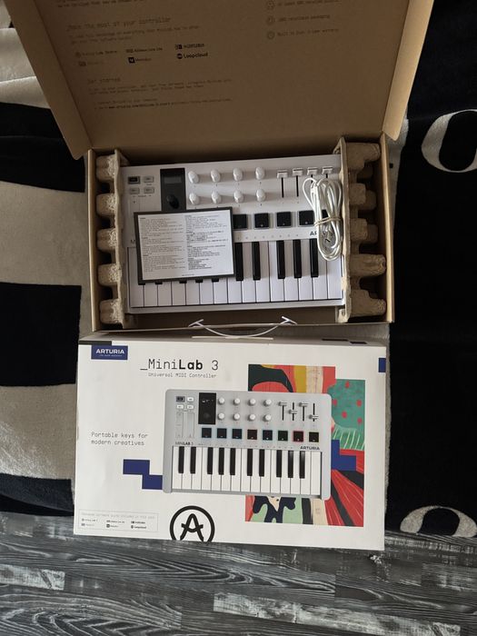 Arturia Minilab 3 миди клавиатура