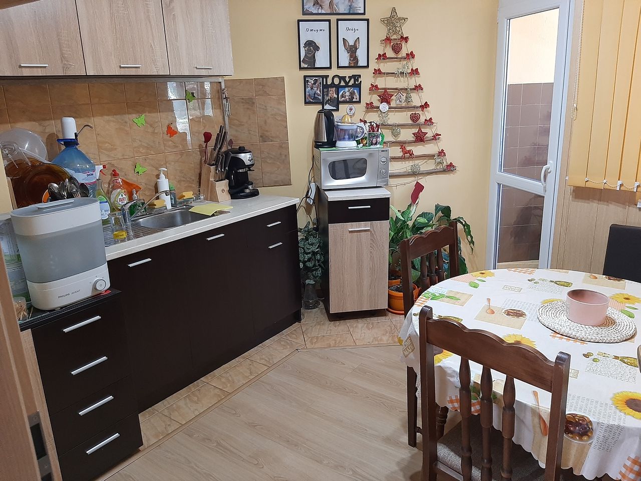 Продава се Тристаен апартамент в Плевен, Дружба 4 - 86 кв.м за 1128 €/кв.м - Снимка #7