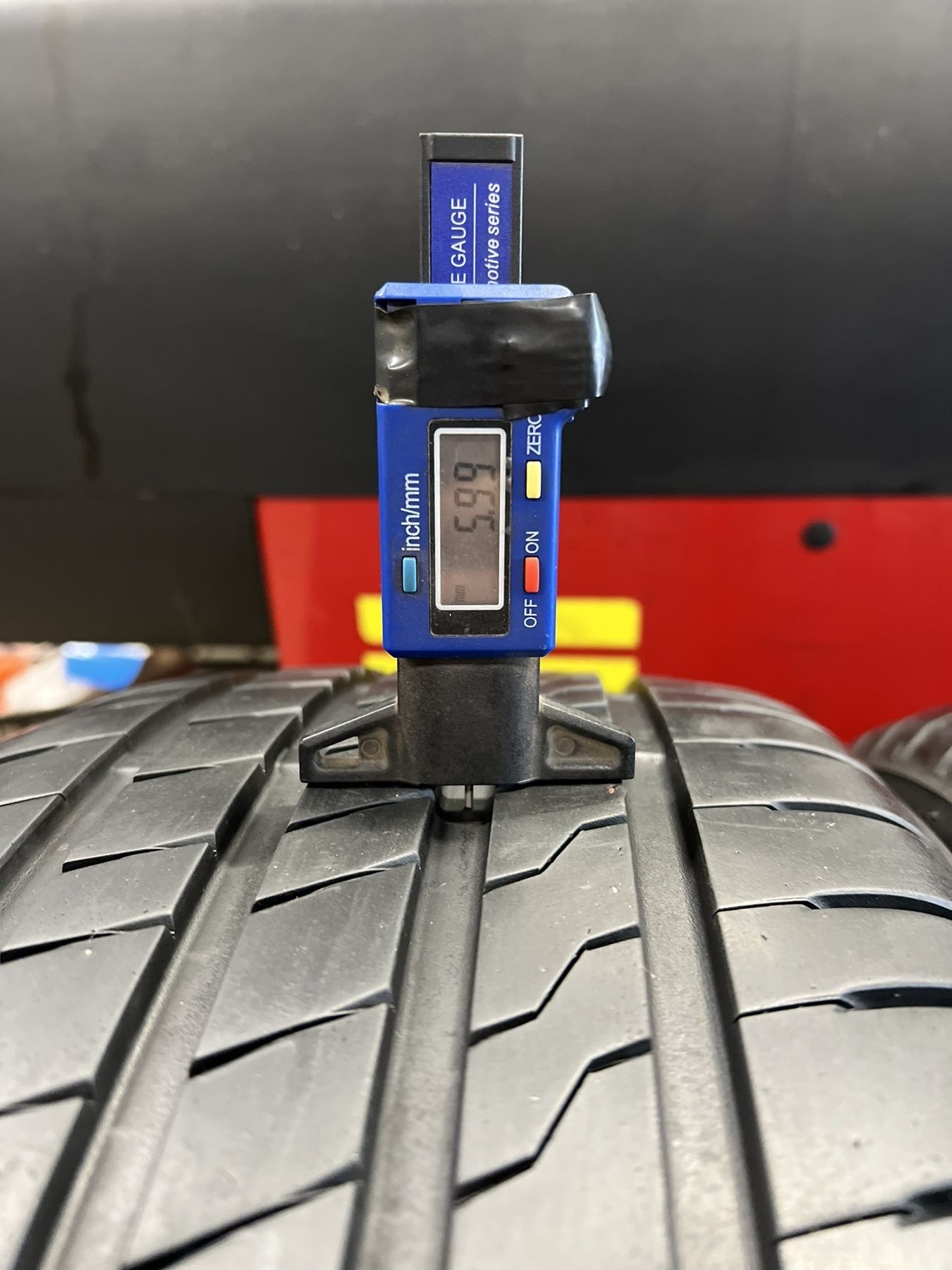 Летни гуми 235/45 R18 2бр. Continental и 2бр. Firestone