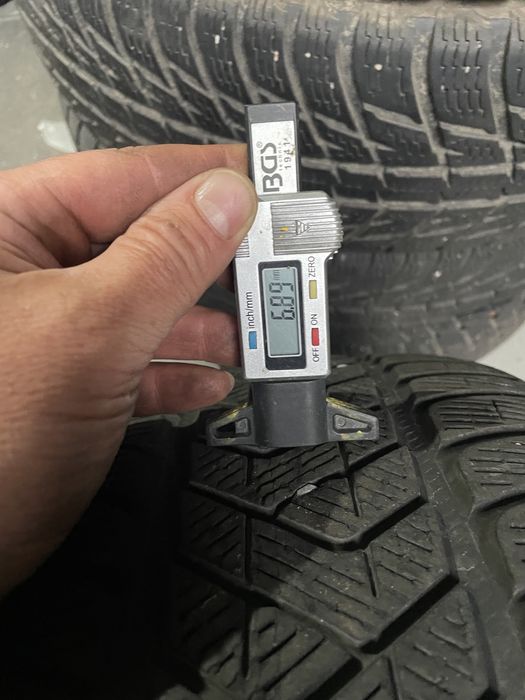 Anv m+s 255/40/21 Pirelli