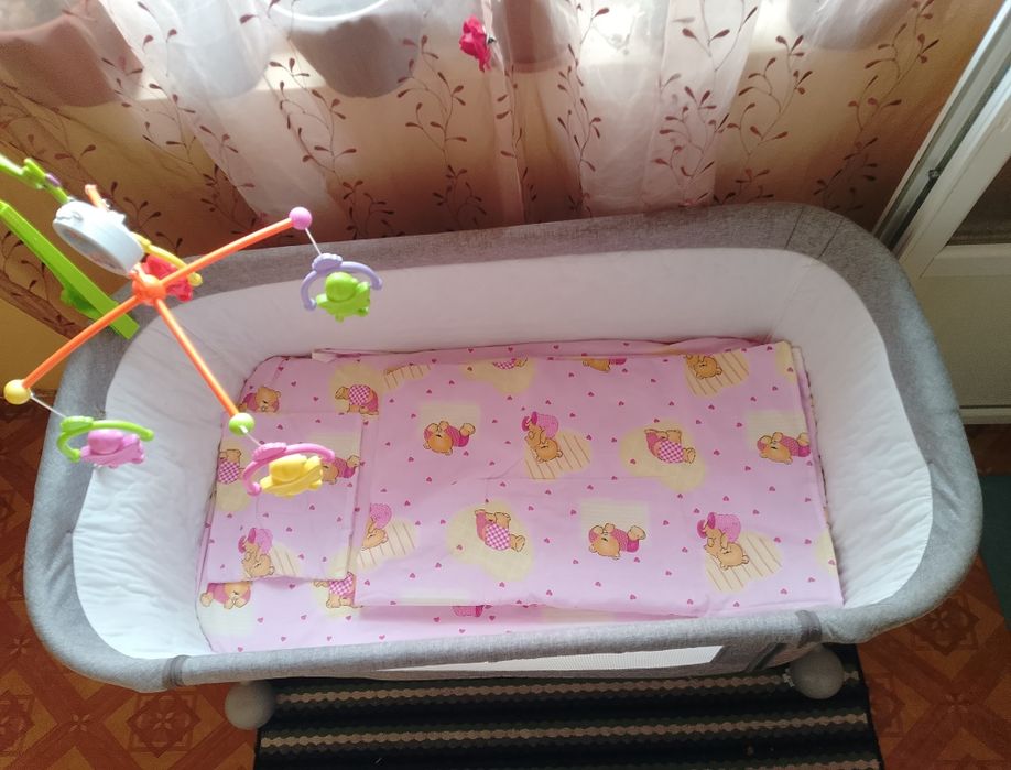 Vând pătuț bebe pe 6 nivele cu saltea inclusa