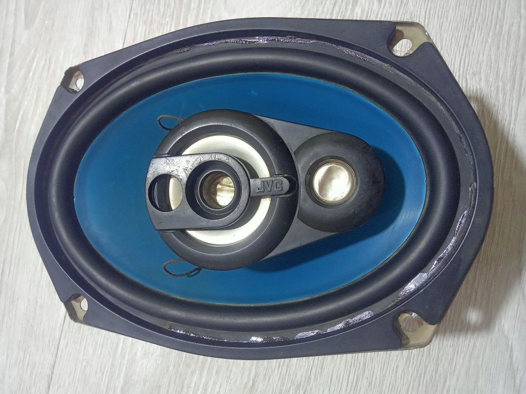 Продам 1-шт JVC original динамик в хорошем состоянии.