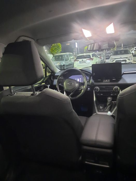 Vând Toyota RAV-4, octombrie 2023, 19.100 km, garanție până în 2029