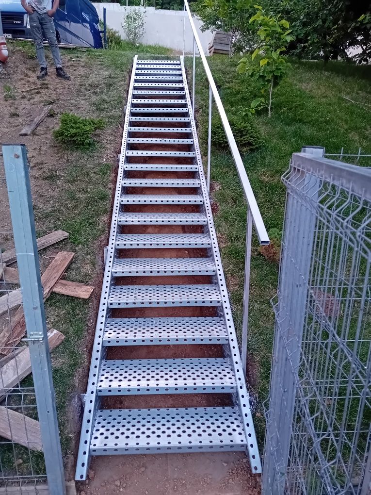 Scara metalica zincata 4mm grosime noi