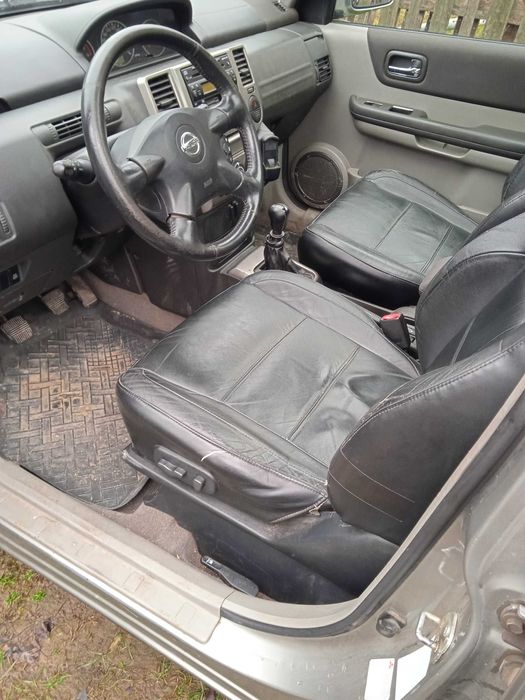 Nissan Xtrail 4x4 . Acte la Zi