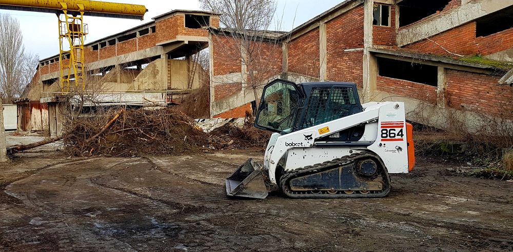 Услуги с мини багер и челен товарач Bobcat.. Самосвал .