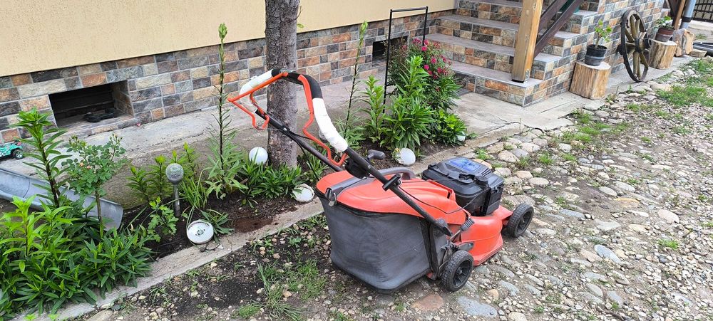 Mașină de tuns iarba Husqvarna XTL 45
