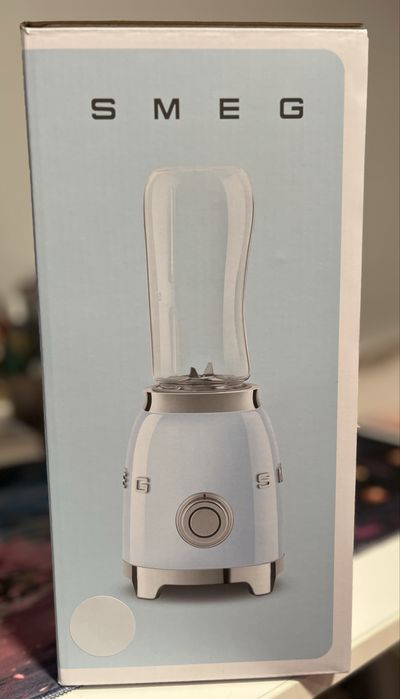 Blender SMEG cu sticla portabila