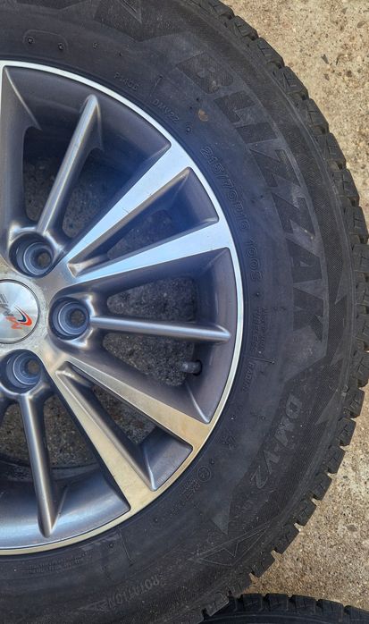 Зимни гуми Bridgestone Blizzak DM V2  215 70 R16