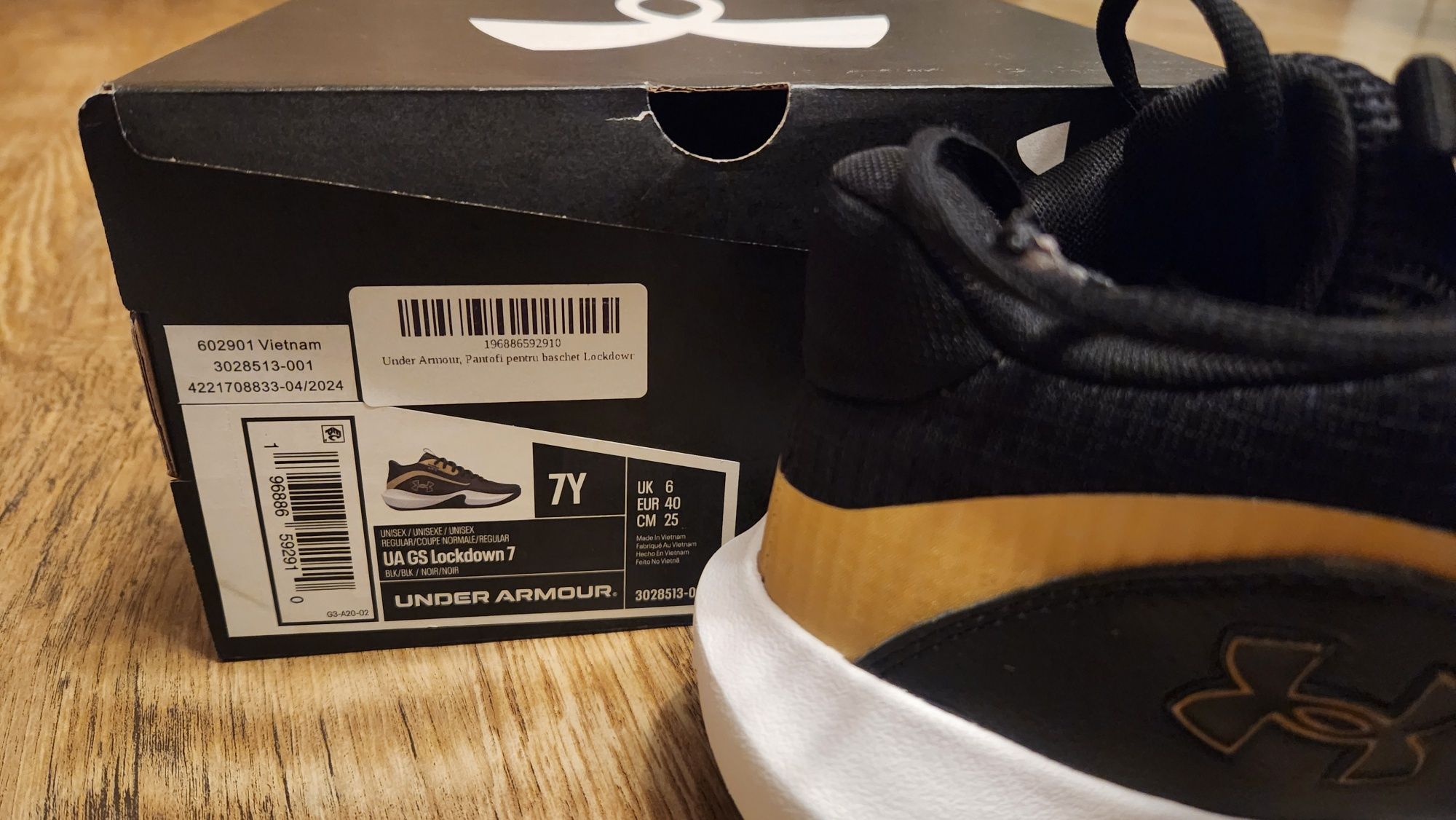 Under Armour размер 40